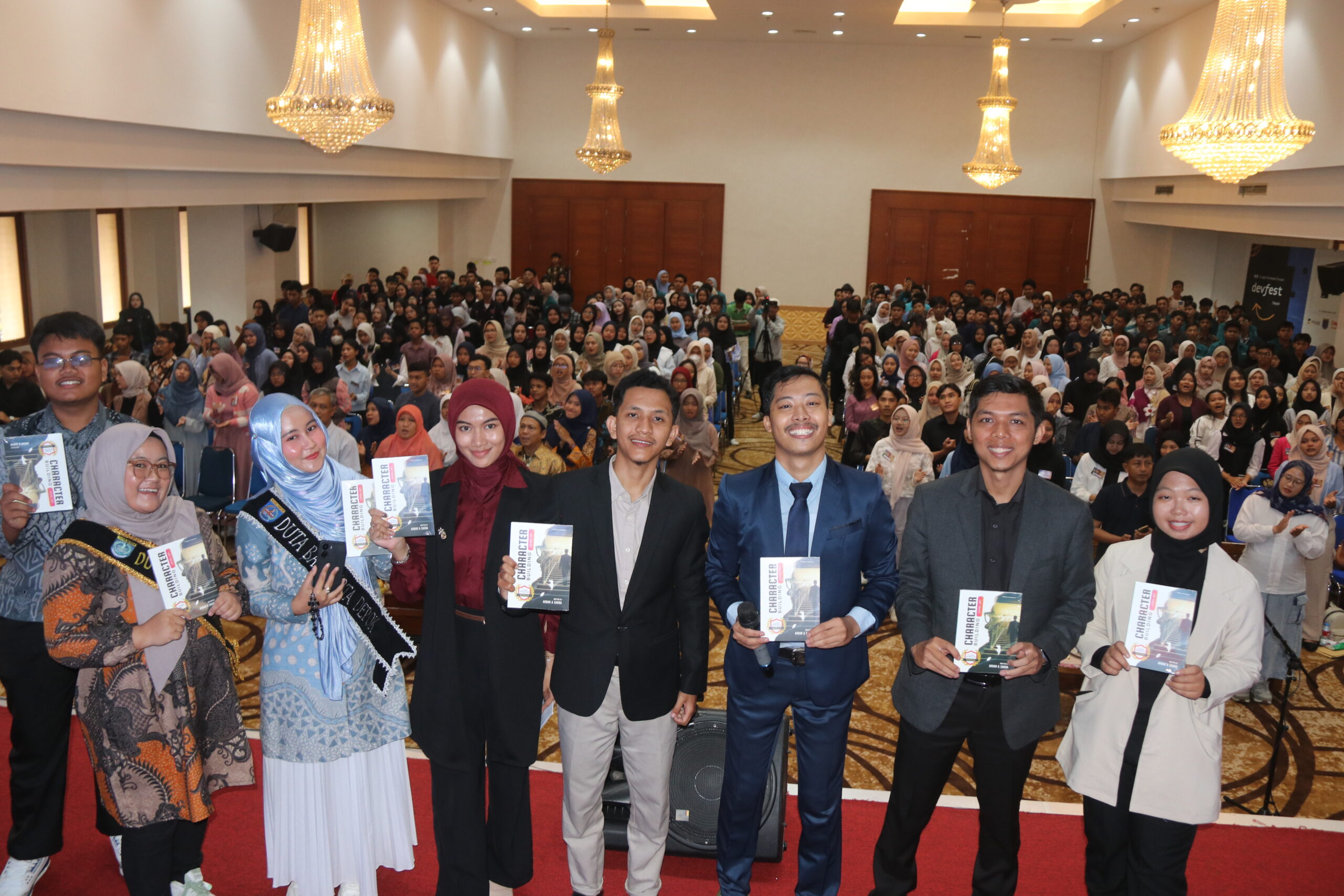 Rekan Foundation Menghadirkan 700 Milenial di Seminar Character Building