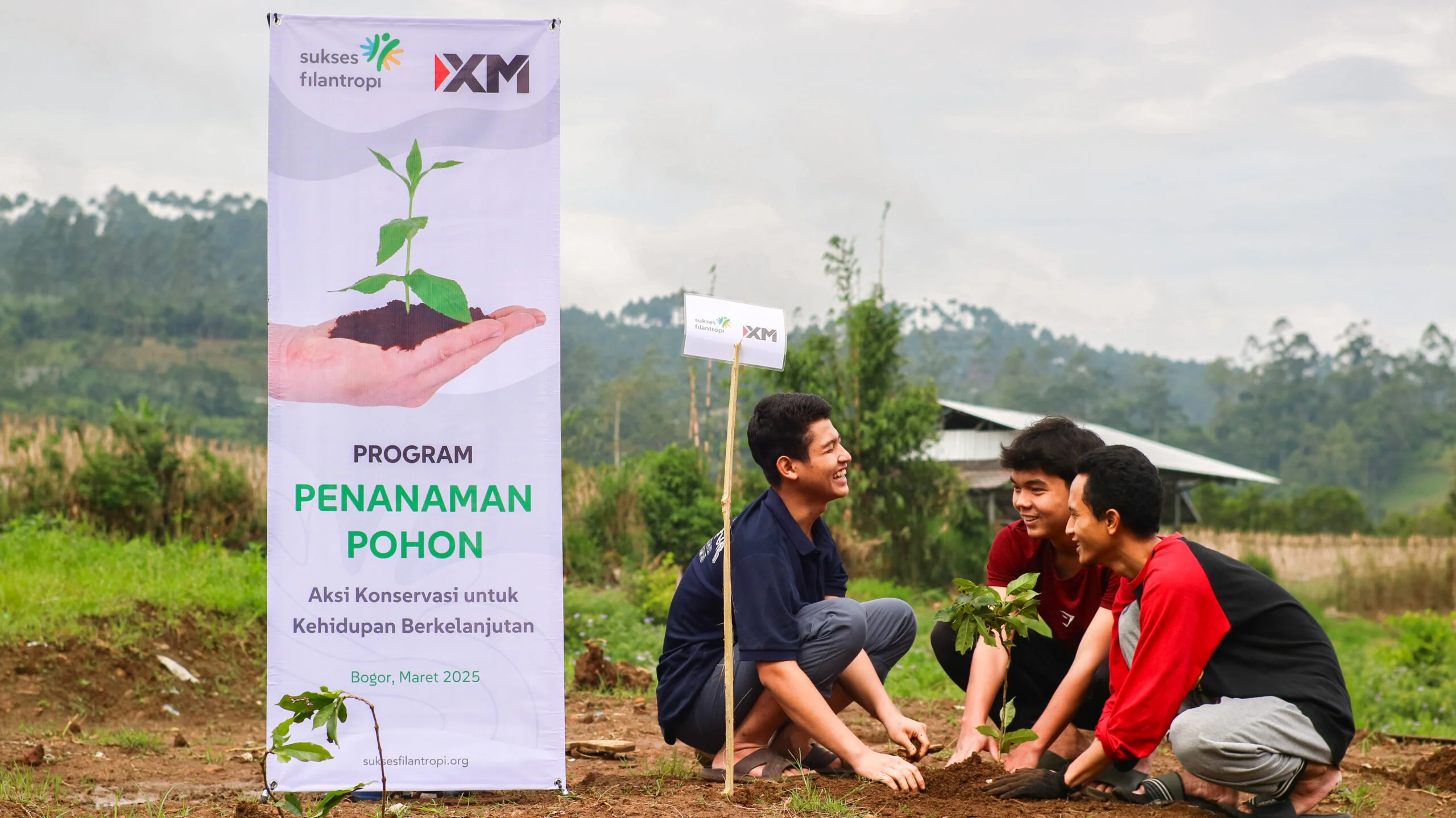 XM Indonesia dan Sukses Filantropi Tanam 450 Pohon di Desa Purwasari, Bogor, untuk Konservasi Lingkungan