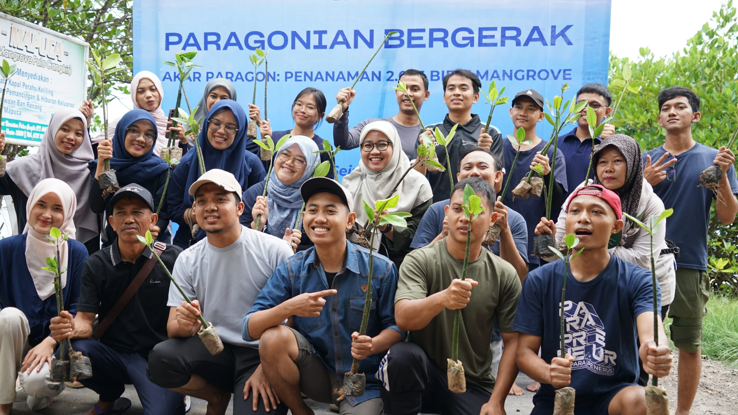 Sukses Filantropi dan Paragon Corp Ajak Paragonian Bergerak Tanam 2.025 Bibit Mangrove di Pesisir Utara Tangerang
