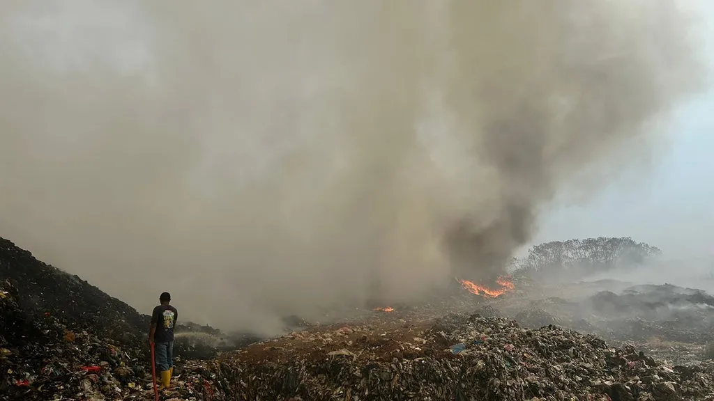 Kebakaran TPA Tangerang: Dua Helikopter Water Bombing Dikerahkan