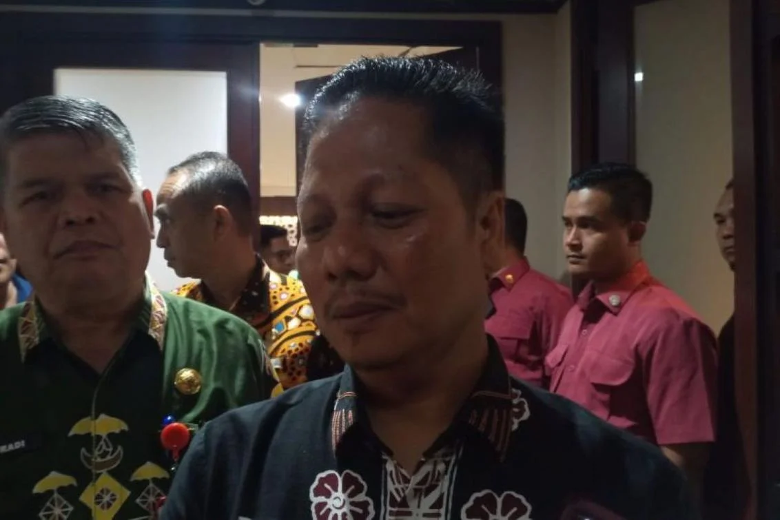 Suhardiman Amby Tersangka KPK, Mukhlisin Resmi Jadi Plt Bupati Kuansing